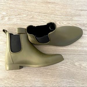 EVERYTHING $6/Army Green Chelsea Rainboots